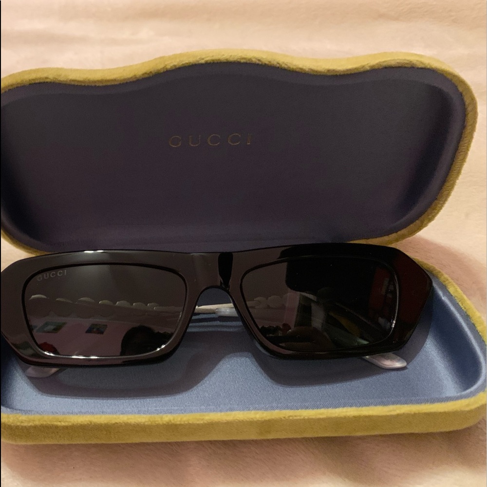 Gucci black sunglasses